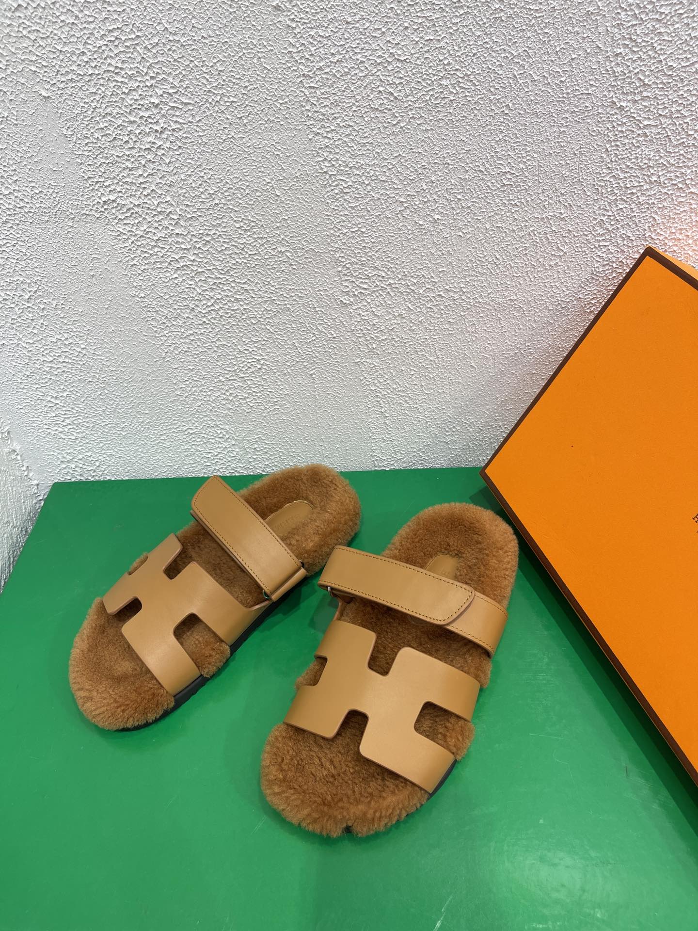 Chypre Sandal Gold shearling insole Gold goatskin lining - 35