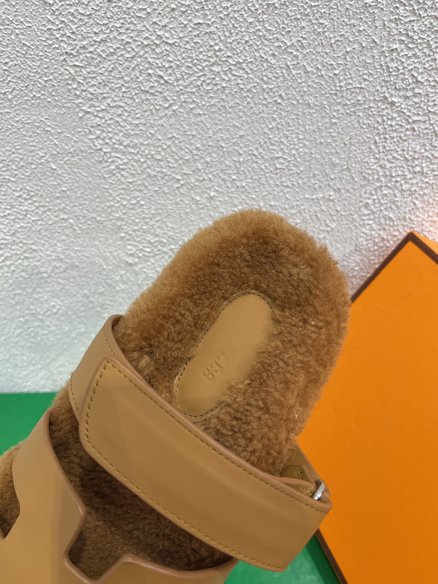 Chypre Sandal Gold shearling insole Gold goatskin lining - 35