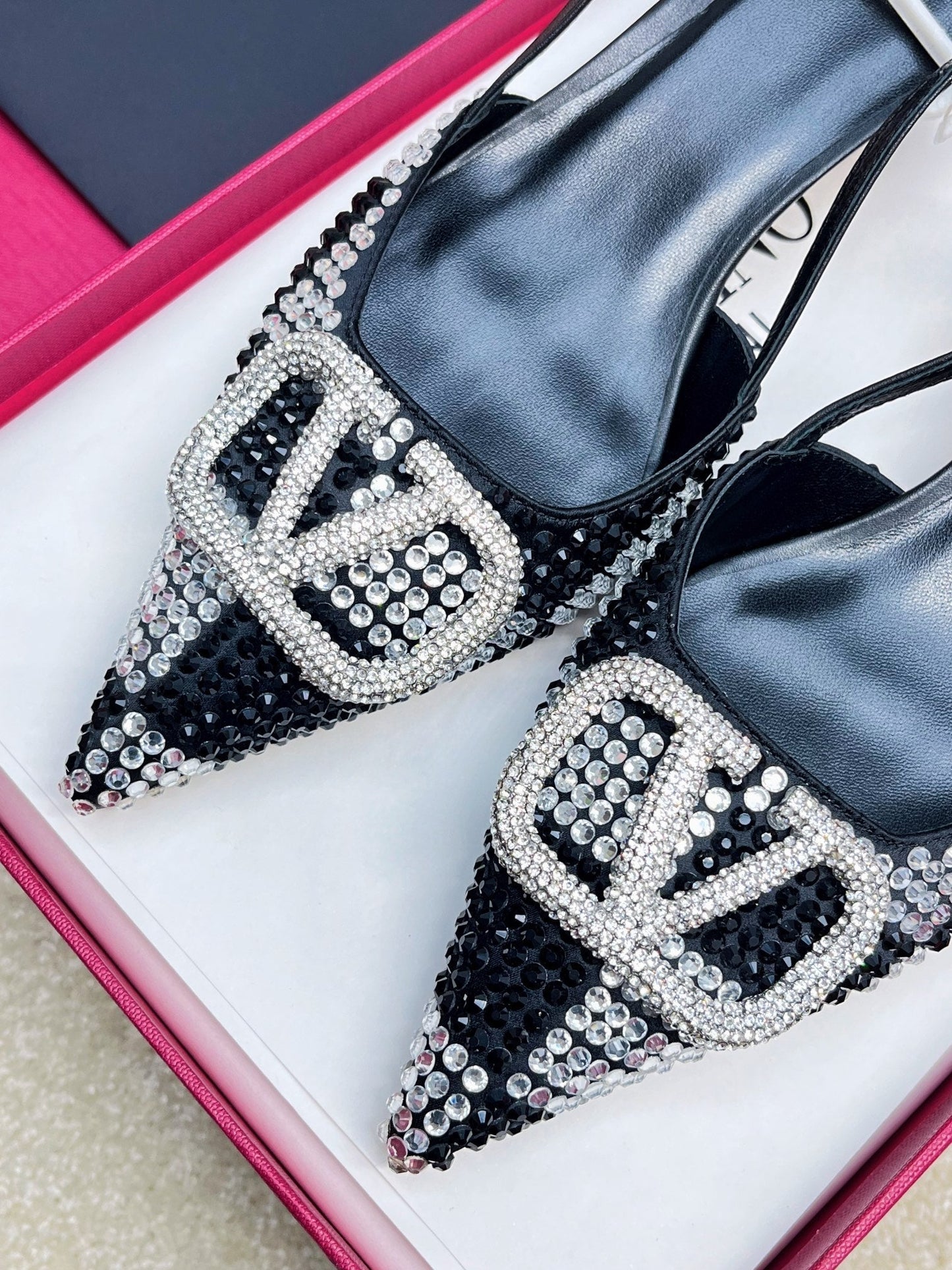 Vlogo Signature Slingback Black Calfskin With Crystals Caro - 35 / 4cm