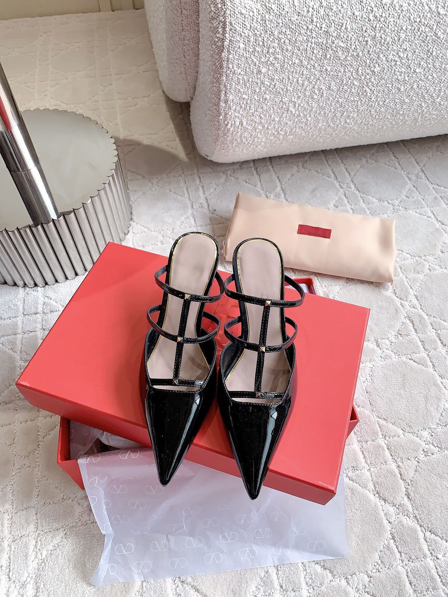 Rockstud Wispy Calfskin Mule 65mm Shiny Black - 35