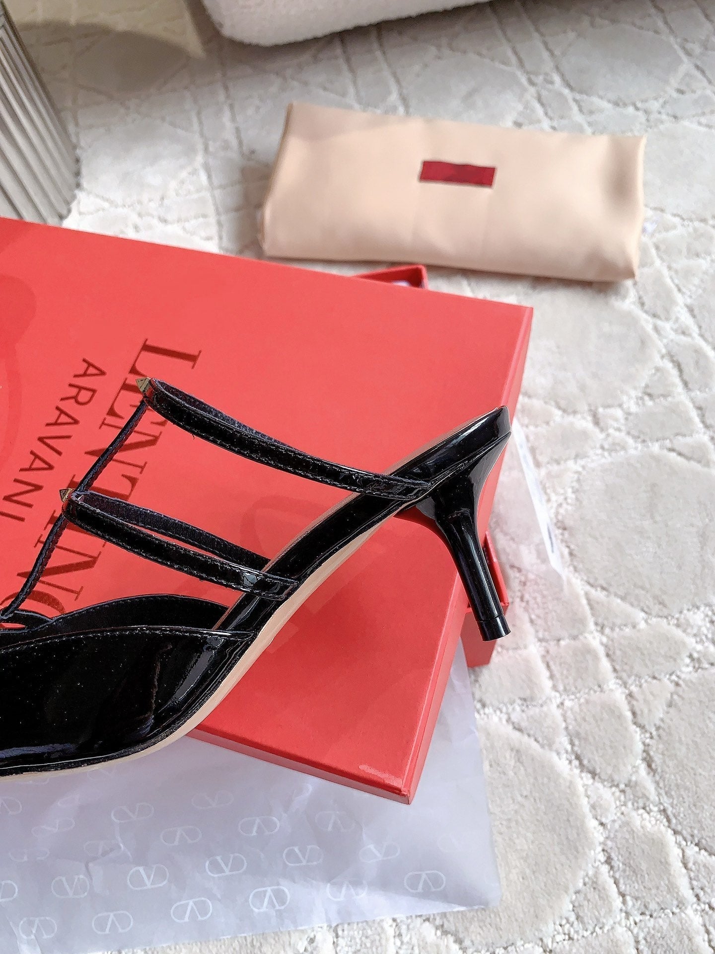 Rockstud Wispy Calfskin Mule 65mm Shiny Black - 35