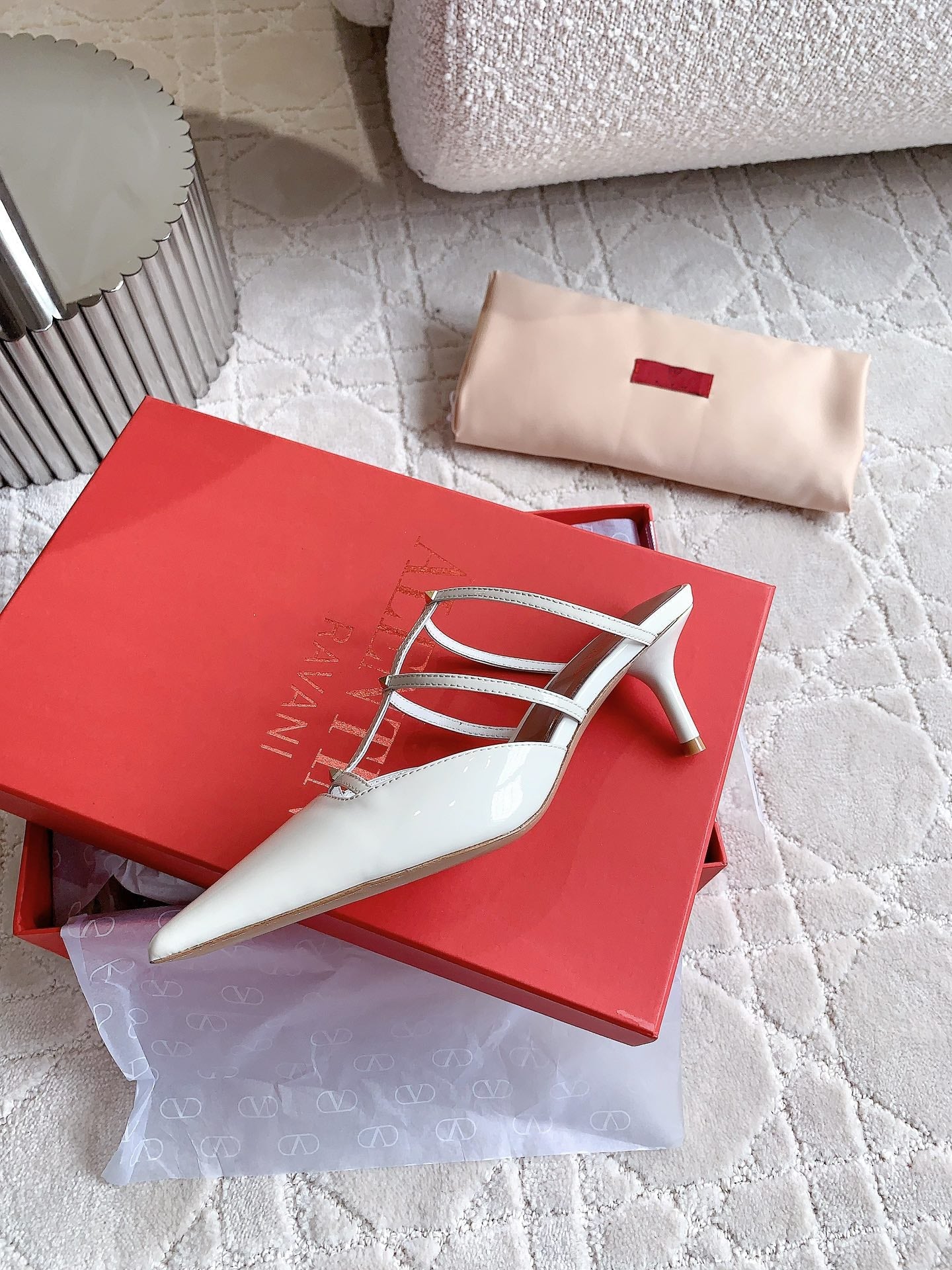 Rockstud Wispy Calfskin Mule 65mm Shiny White - 35