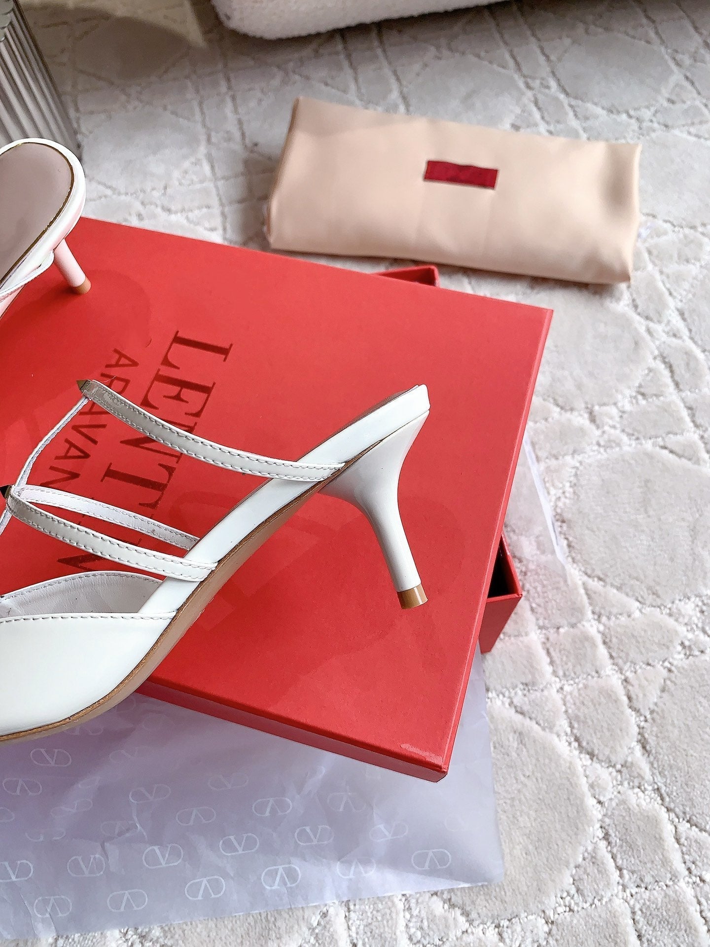 Rockstud Wispy Calfskin Mule 65mm Shiny White - 35