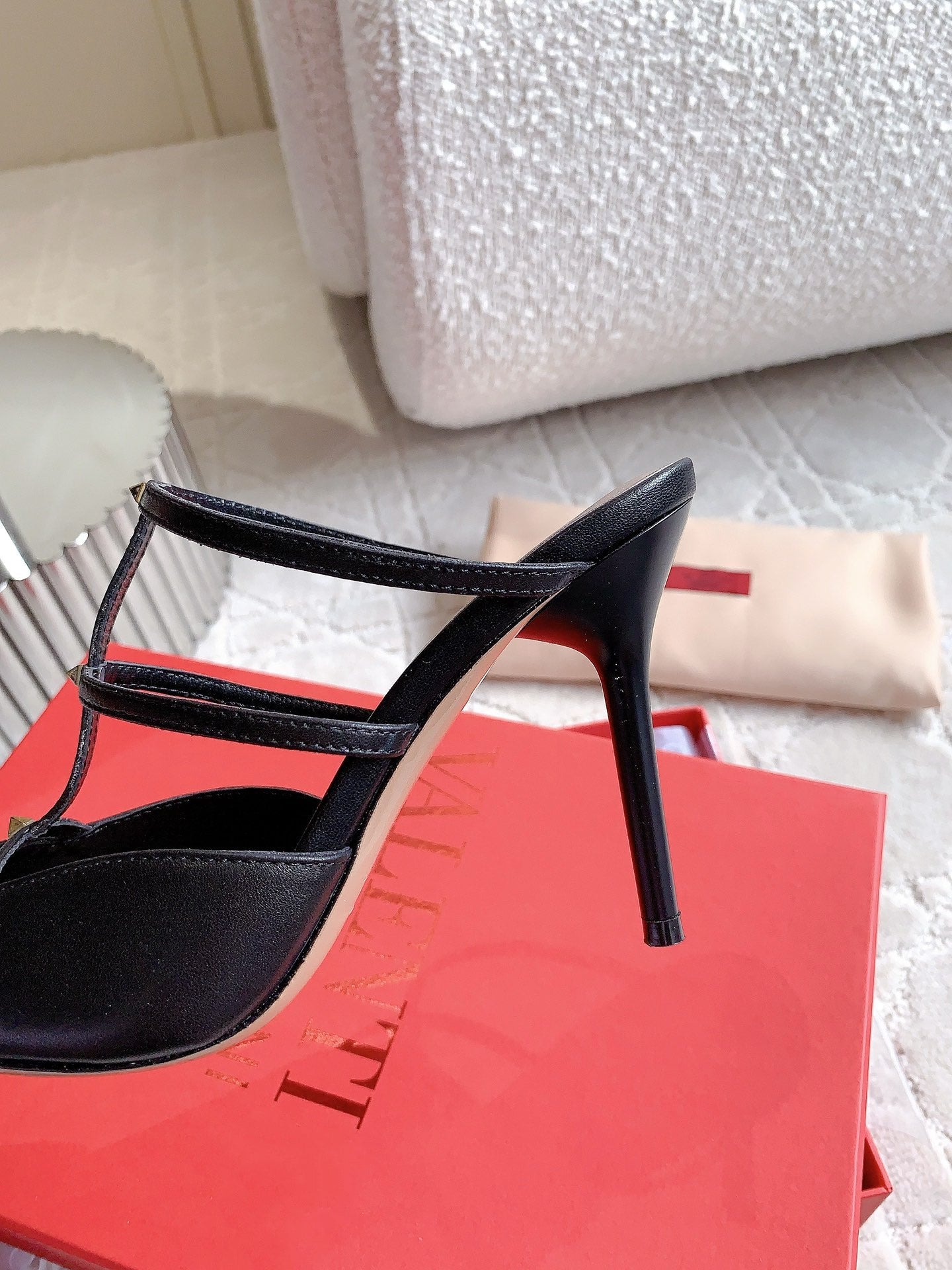 Rockstud Wispy Calfskin Mule 90mm Matte Black - 35