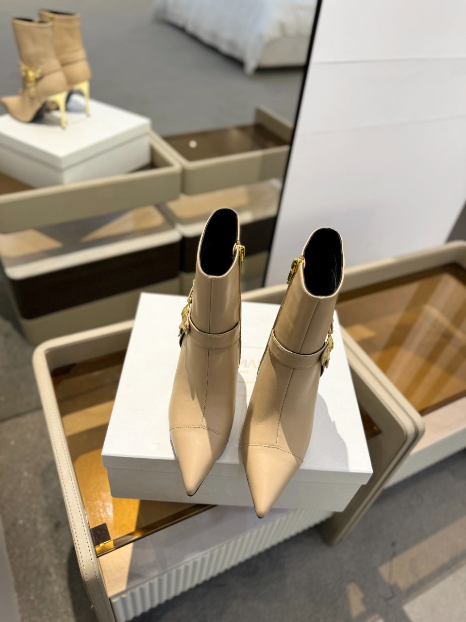 ЧОБОТИ-БОТФОРТИ BALMAIN 26S НА ШПИЛЬЦІ 95 ММ З ТЕМНО-БЕЖЕВОЇ ШКІРИ ТЕЛЯТИ