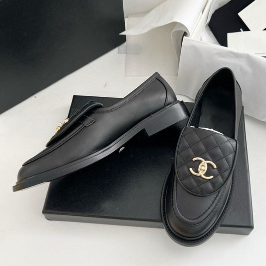 Moccasins Black Quilted Calfskin Gold CC - 35