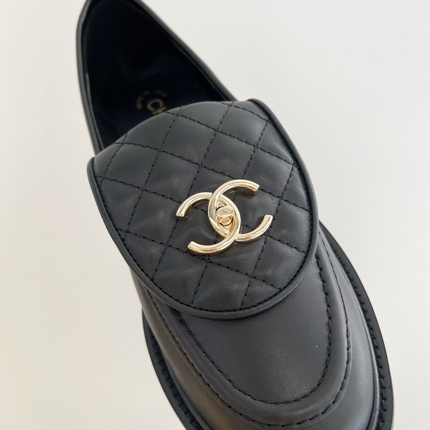 Moccasins Black Quilted Calfskin Gold CC - 35
